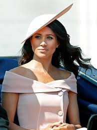 Les chapeaux de mariage, capelines et canotiers pour femme créés par les couronnes de victoire sont. Mariage Porter Un Chapeau Lorsqu On Est Une Invitee Stylight