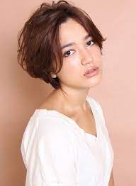 綺麗な大人のフェミニンショート 髪型 ヘアスタイル ヘアカタログ ビューティーナビ ヘアスタイル ヘアスタイリング ゴージャスなヘアスタイル