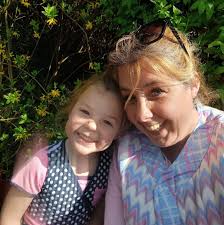 Ook zin in een hele fijne HIGH TEA met heerlijke thee en huisgemaakte  taartjes? 🍰🍭 Je kan elke dag reserveren vanaf 15.00 uur 🖤💫