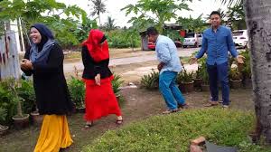 Lupa jalan cubalah bertanya, dari hujung hingga ke taman, beginilah nasibku di hari raya, beraya seorang diri di perantauan. Suasana Hari Raya Di Kampung Youtube