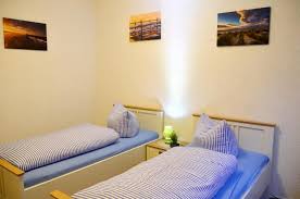 Hübsche ruhig gelegene ferienwohnung mit 2 schlafzimmern, terrasse und wlan direkt im ortskern für 4 personenlagebeschreibung:in borkums ältester straße, schräg gegenüber dem kirchplatz der katholischen kirche, liegt das nordseehus in dem sich diese hübsche wohnung mit dem namen nordseewelle befindet. Ferienapartment Suderstrasse Borkum Aktualisierte Preise Fur 2021