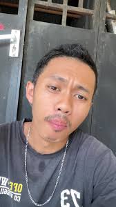 Eva Elfie Chrome Remix