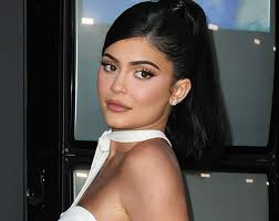 Kylie jenner doesn't just go all out for holidays like christmas and valentine's day. Kylie Jenner Manicure Summer Multicolor Spark Chronicles