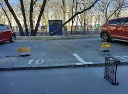 E bătaie mare pe locurile de parcare de reședință! Cat Ar Trebui SÄƒ Coste Un Loc De Parcare De ReÈ™edinÈ›Äƒ In BucureÈ™ti È™i Care E LegÄƒtura Dintre PreÈ› È™i Haosul Din Trafic Esential Hotnews Ro