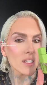 Niche TikTok drama: “Beetlejuice lips” is a new makeup trend inspired by  the movie. You paint one color, then purse your lips and apply a dark  shadow. when you relax your lips they have a striped ...