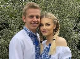 Его избранница, известная под псевдонимом влада седан, приобрела известность летом 2016 года, когда сборная украины выступала на. Samyj Vazhnyj Gol Kapitan Sbornoj Ukrainy Po Futbolu Zinchenko Vpervye Stanet Otcom Bulvar Shoubiz