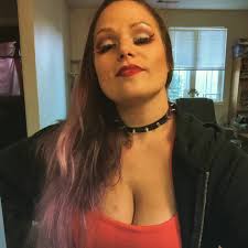 Niky here, up in Lafayette. Re-entering the music scene and looking for  some ladies to squad it up with some awesome costumes and happy vibes.