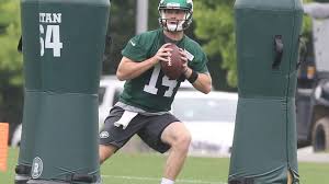 Chris hogan let out a loud scream on the sidelines while testing his arm. Ny Jets Sign Chris Hogan How The Former Ramapo Monmouth Wr Helps