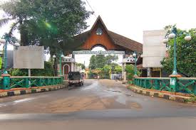 Rumah adat betawi sebenarnya ada 3 macam, yaitu rumah kebaya , rumah joglo dan rumah gudang. Rumah Adat Betawi Hunian Khas Penduduk Asli Jakarta Yang Penuh Filosofi Rumah123 Com