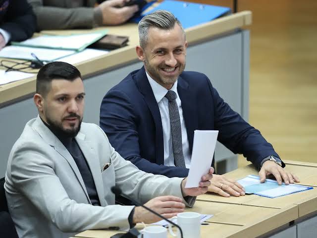 Skandal um "Vetternwirtschaft": Die AfD-Basis in Sachsen-Anhalt hat  Redebedarf - n-tv.de