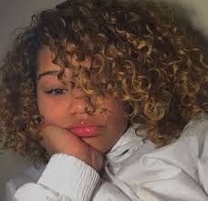If you have curly hair and you're thinking about chopping it off, we she has hair with natural texture and she always makes sure that her hairstyle compliments her round face and her cheerful personality. Pinterest Fam0usc Curly Girl Hairstyles Pretty Hair Color Black Curly Hair