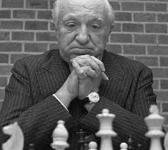 El M.N. Adolfo Saavedra comenta