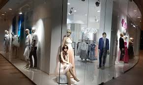 Atrium center este primul centru comercial de tip mall deschis în centrul orasului arad pe 23 martie 2010. Despre Noi Vlady S Fashion