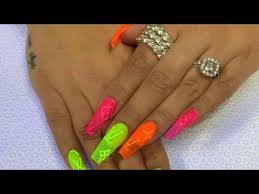 La venta de uñas acrílicas naturales forman parte del look de cualquier mujer en el 2019. Diseno Unas Acrilicas 2019 Tendencias Disenos De Unas Portizaz