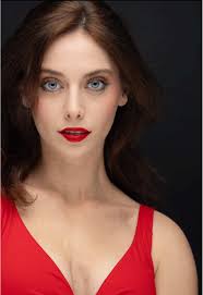 Alexandra Skylar (@alexandraqnin)