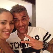 Eu não ajudo a minha esposa. Prendado Daniel Alves Mostra Habilidade E Faz As Unhas Da Namorada Jetss