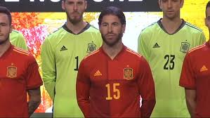 Disfruta las victorias con tu camiseta selección española de fútbol y vistiendo los colores. La Seleccion Espanola Presenta Su Nueva Camiseta
