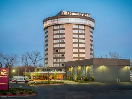 Lodging offering an indoor pool may be the way to go if. Metlife Stadium Hotels In Saddle Brook Nj With Pools Crowne Plaza Saddle Brook