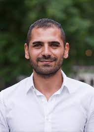 Siyonistlerin başkanı theodor herzl bu konuyu 2.abdülhamit'e açtığında 2.abdülhamit tarihi cevabını verdi: Abdulhamit Arvas On Twitter Not Sure Why Everyone Is Sharing Their Headshots But Here Is My First Pro Headshot From Two Years Ago When I Started My Postdoc At Vassar Right After