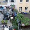Die polizei verschafft sich zugang zum besetzten haus rigaer 94, der konflikt mit den hausbesetzern eskaliert. Https Encrypted Tbn0 Gstatic Com Images Q Tbn And9gcsgivjjdpcqmc0fdsr1y6canrnjqe74yr6j9tsdp38fgmoxlr9g Usqp Cau