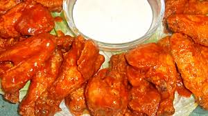 Debe tener un tono dorado por fuera. Alitas De Pollo Picosas Receta Facil Complaciendo Paladares Youtube