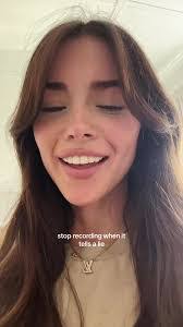 Clarissa Bean's Instagram, Twitter & Facebook