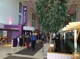 The premier inn bath road heathrow on the bath road offers no frills budget accommodation and is particularly attractive to those who want a good value, solid hotel without paying for all those unwanted frills. Lobby Entering From Bath Road Picture Of Premier Inn London Heathrow Airport T2 T3 Bath Road Hotel Hounslow Tripadvisor