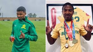Kaizer chiefs fans are the ones leading the talks, as they hope that their club will sign the highly wanted player. Lyle Lakay Biography Age Sundowns Pictures Wife Net Worth Youtube