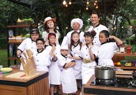 Her father is a muslim moluccan, local of pelauw in haruku island of maluku province, whilst her mom is sundanese. Berita Koki Cilik Terbaru Hari Ini Grid Id