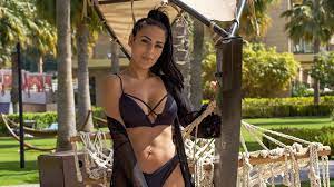 She touted to stardom after appeared on love island in 2017. Geheimnis Geluftet Elena Miras Bringt Eigene Bikinis Raus Promiflash De
