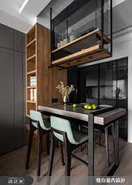 em nosso mural de inspiracao essa mesa de apoio a cozinha que sobe em um painel extendendo ate cozinhas modernas design de cozinha decoracao cozinha industrial