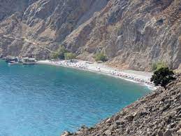 Glyka nera (meaning sweet water) is one of the most beautiful beaches in crete, with deep blue water color and nice pebbles. Paralia Glyka Nera Wikipedia