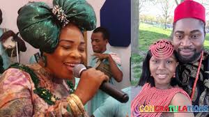 Gospel artiste, tope alabi celebrates her 50th birthday with adorable photos. Tope Alabi Wows Audience At The Wedding Of Dr Uloma Oluwaseun And Rotimi Agoro Youtube