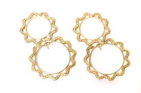 Les boucles d'oreilles créoles sont très élégantes et elles illumineront votre visage. Les Boucles D Oreilles Ce Que Les Bijoutiers En Pensent Carrefour Des Bijoutiers