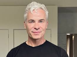 Villa-stalking through Europe again. One of today's lovely victims is Villa  Cavrois, 1929-32, by Robert Mallet-Stevens. It was occupied by the Nazis,  then returned to its original patrons, who owned it until