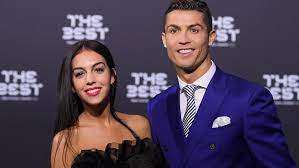 Georgina rodriguez posing with ronaldo. Cristiano Ronaldos Freundin Georgina Rodriguez So War Ihr Leben Ohne Den Superstar