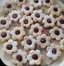 Hilda Petits Gateaux De Noel Alsaciens Fourres Framboise Hildabredle Recette Petits Gateaux De Noel Gateau De Noel Alsacien Gateau Noel