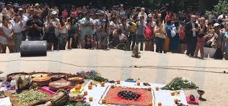 Inti raymi fund visited bolivia and provided financial support to the indigenous tiwanaku peoples living in the arid desolate highlands of bolivia. Madrid Se Llena De Danza Musica Y Color En La Celebracion Del Inti Raymi Willkakuti Embajada Del Estado Plurinacional De Bolivia