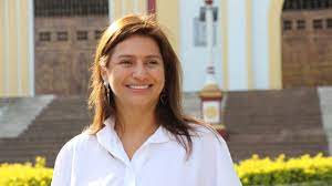 77,709 likes · 8,983 talking about this. Dejen De Estar Llorando Por Un Solo Ojo Que Quiso Decir Con Esa Frase La Senadora Paola Holguin