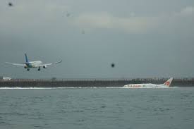 Daftar tarif bagasi lion air dan wings air yang secara resmi diberlakukan hari ini mulai harga rp155.000 untuk berat 5kg. Hari Ini Dalam Sejarah Pesawat Lion Air Jt 904 Jatuh Di Laut Bali Halaman All Kompas Com