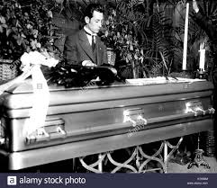 Rudolph Valentino Funeral Frank Campbell Funeral Home New York City August 1926 Via Alamy Stock Photos Rudolph Valentino Funeral Photo