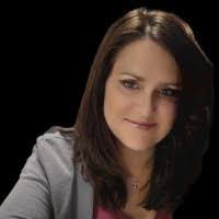 Linda Hacker's Instagram, Twitter & Facebook