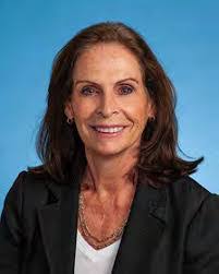 Julie Innmon's Instagram, Twitter & Facebook