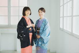 歌舞伎などの観劇で着物を着る際の注意点。マナーや着こなしとは？｜まなぶ｜きものと（着物メディア）│きものが紡ぐ豊かな物語。－京都きもの市場