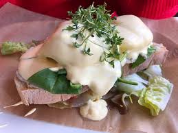 Eggs benedict and eggs florentine make a great supper option. Eggs Benedict Florentine Aufnahme Von Spreegold Bikini Berlin Tripadvisor