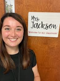 Ellie Steele's Instagram, Twitter & Facebook