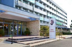 Apartamentele de la etaj sunt spatioase si beneficiaza de vedere la mare (directa sau laterala) iar cel de la parter are terasa proprie, avand un spatiu verde generos de jur imprejur. Book Direct Vila Pe Plaja Nr 9 Promo Code 2021