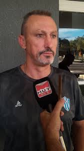 PABLO MINA ASUMIÓ EN TREBOLENSE: "ME ENTUSIASMA ESTE DESAFÍO", El nuevo  entrenador de Club A. Trebolense, Pablo Jesús Mina hizo su presentación  oficial frente a los jugadores., Habló de este nuevo ...