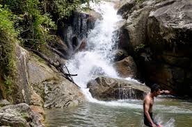 Air terjun lata kinjang merupakan salah satu air terjun di perak yang sangat tinggi & mempunyai ketinggian sehingga 850 m. Air Terjun Titi Kerawang Pulau Pinang Sirb Travel Tours