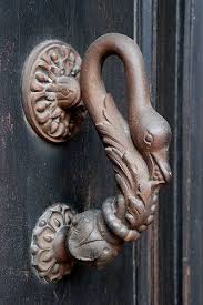 не лает не кусает а в дом не пускает Pin On Door Knockers Knobs Handles